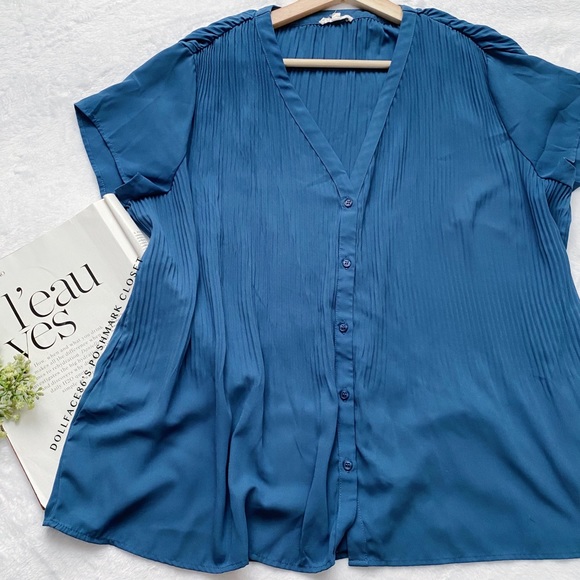 Pleione Pleated Blouse - Picture 2 of 11